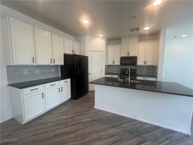 Building Photo - 909 Earth Luster Rd