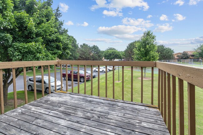 Building Photo - 1140 Manor Dr
