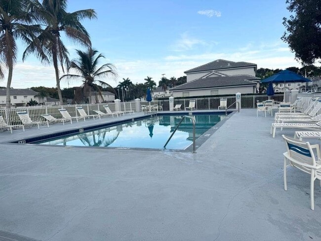 Building Photo - 14051 SW 120th Ct