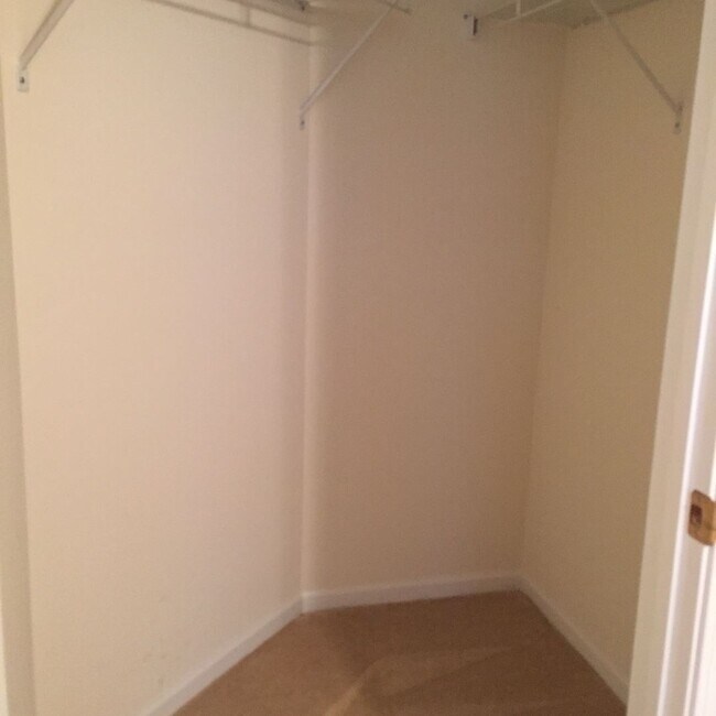 Building Photo - 2320 Willows Ct