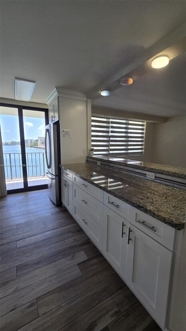 Building Photo - 18151 NE 31st Ct