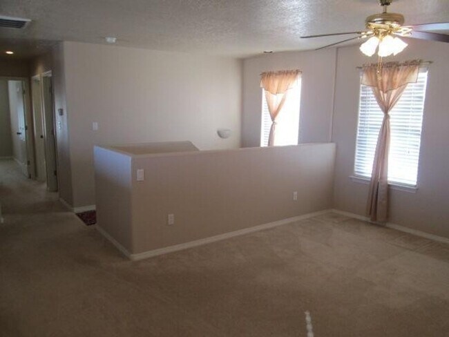 Building Photo - 4 Bedroom 2.5 Bath Home Far North West Alb...