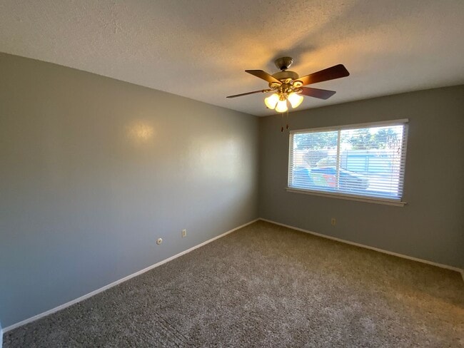 Building Photo - 3 Bedroom Single Story Home Available Near Louisiana Blvd NE & Candelaria Rd NE!