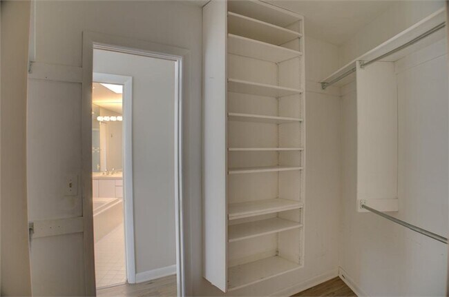 Building Photo - Beautiful Ranch-Style Rental in Marion Gar...