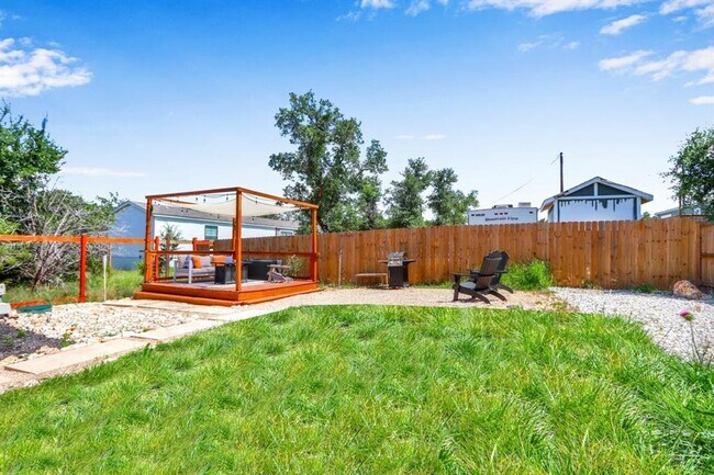 Building Photo - 2076 Dry Creek
