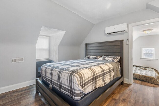 Building Photo - Welcome to this beautifully maintained 4-b...