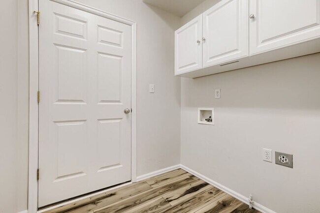 Building Photo - 9506 Hollydale Ct