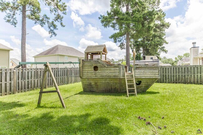 Building Photo - 153 Forestbrooke Way
