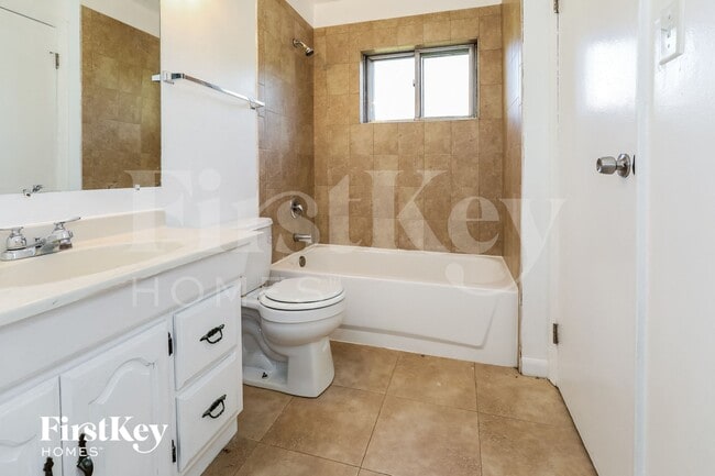 Building Photo - 136 Pacific Dr