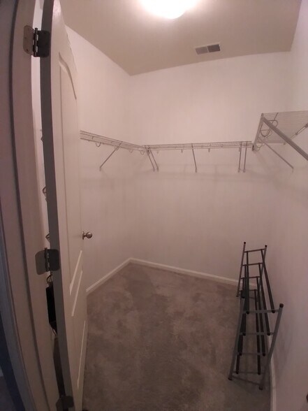 Building Photo - 24701 Byrne Meadow Square