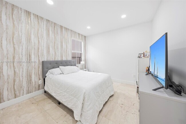 Building Photo - 6933 NW 104th Ct