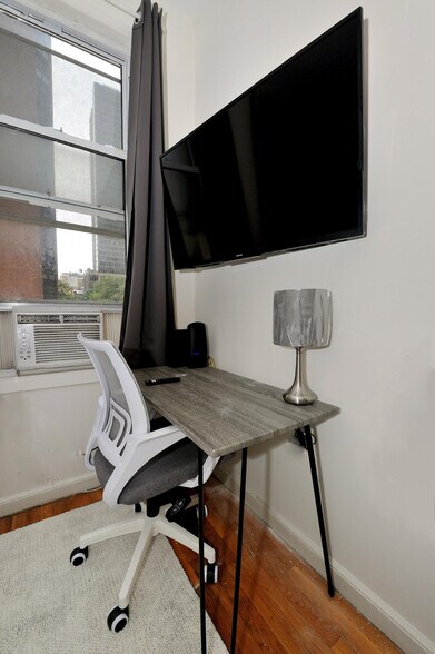 Building Photo - 7 E 91st St