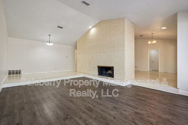 Building Photo - 4915 Westlake Dr