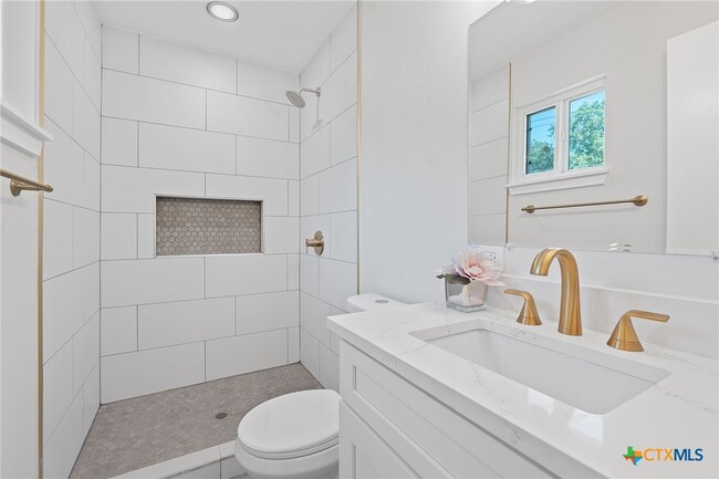 Building Photo - 711 Santa Rosa Dr