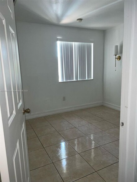 Primary Photo - 2460 SE 15th Pl