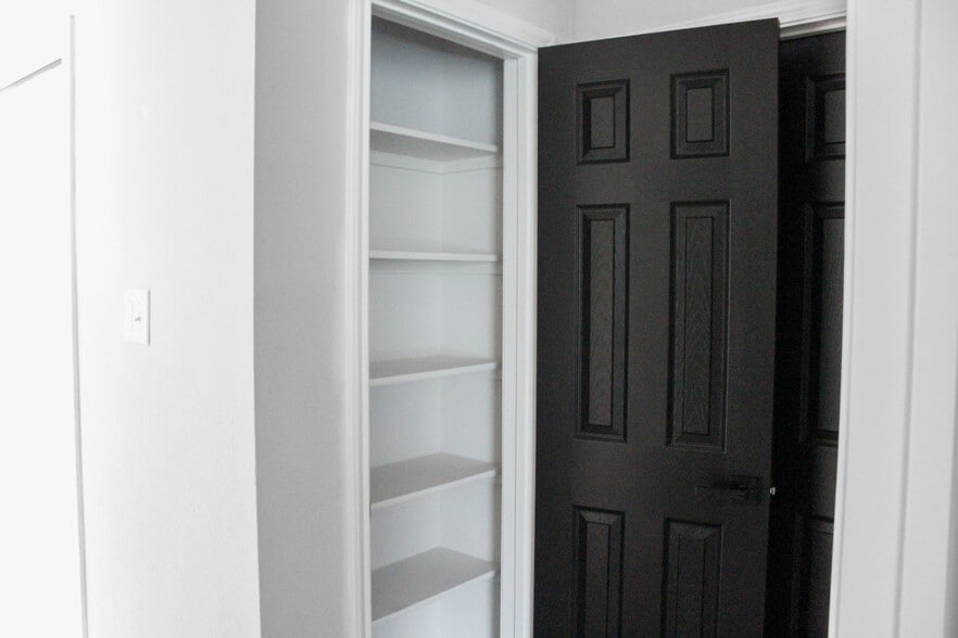 Building Photo - 1013 Velvet Ct