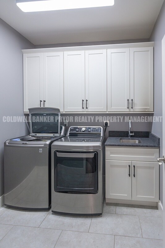 Building Photo - 9618 Shooting Star Cir