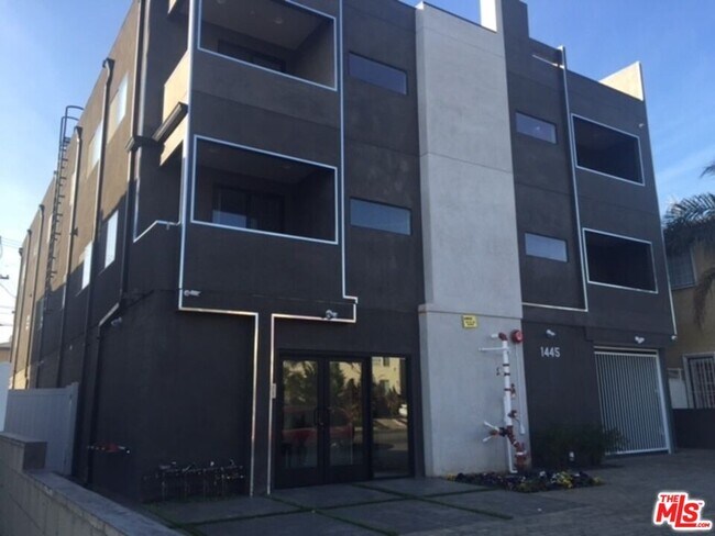Building Photo - 1445 S Fairfax Ave