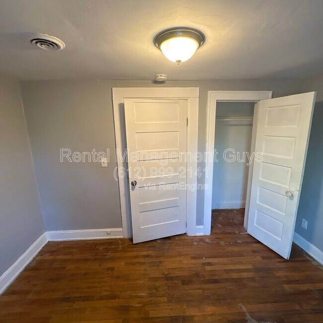 Building Photo - 4216 N Bryant Ave