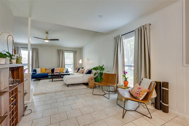 Building Photo - 3321 Pinion Dr