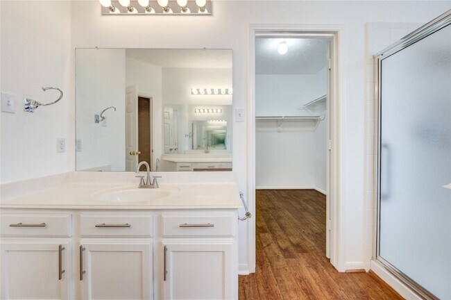 Building Photo - 16464 Beewood Glen Dr