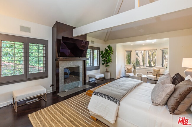 Building Photo - 851 Glenmont Ave