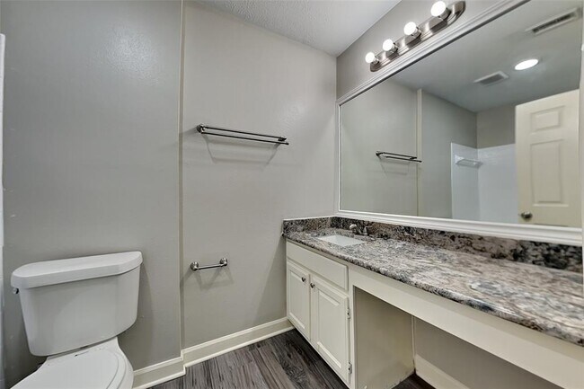 Building Photo - 48 N High Oaks Cir