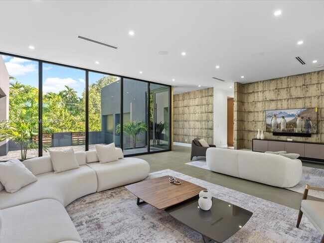 Building Photo - 871 NE 83rd St