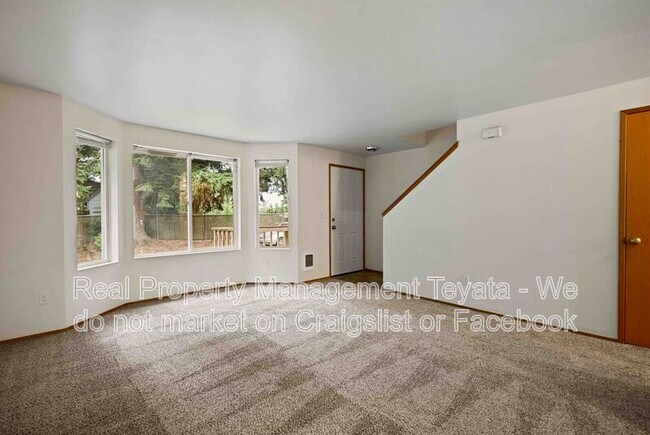 Building Photo - 2421 Bickford Ave