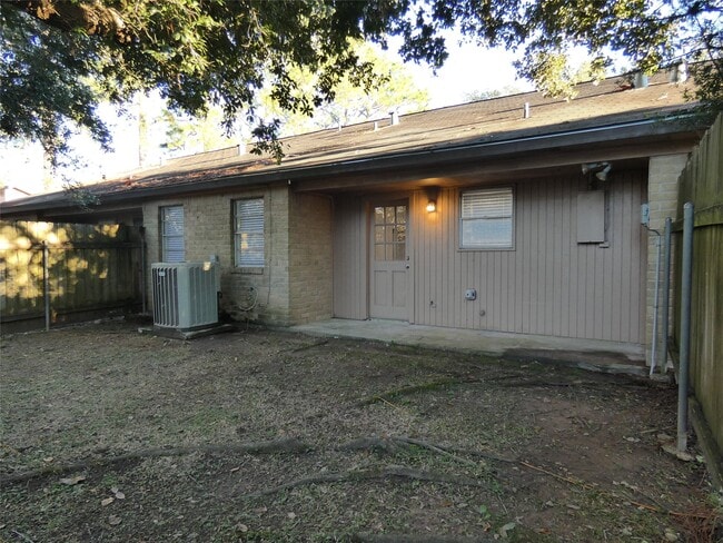 Building Photo - 610 Golfview Dr