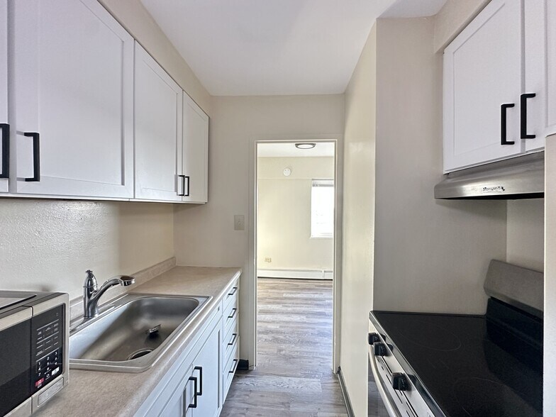 Building Photo - 1400 Chicago Ave