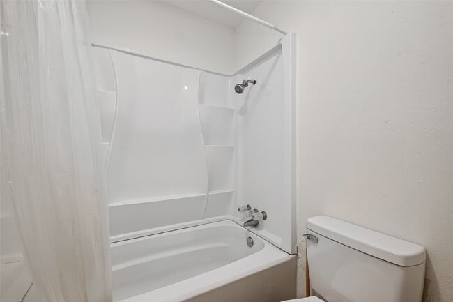 Building Photo - 10555 Turtlewood Ct