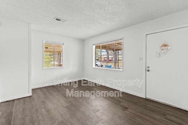 Building Photo - 1245 Rayfield Dr