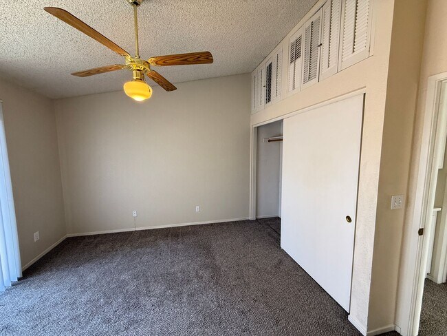 Building Photo - 3 bedroom, 2 bath home