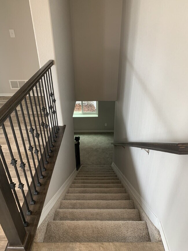 Building Photo - 5 bedroom 3 bath in Banning Lewis Ranch style home