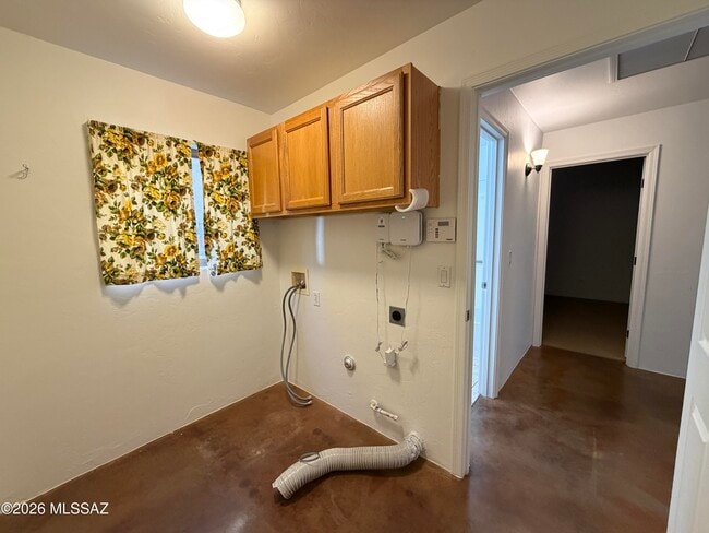 Building Photo - 1401 E English Ivy Ct