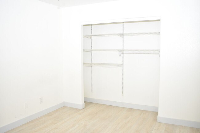 Building Photo - Charming 2-Story, 4 Bd 3 Ba Unit Near Downtown San Diego – 92113