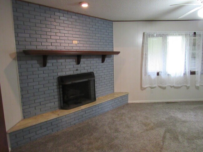 Building Photo - 5116 S Sycamore Ave