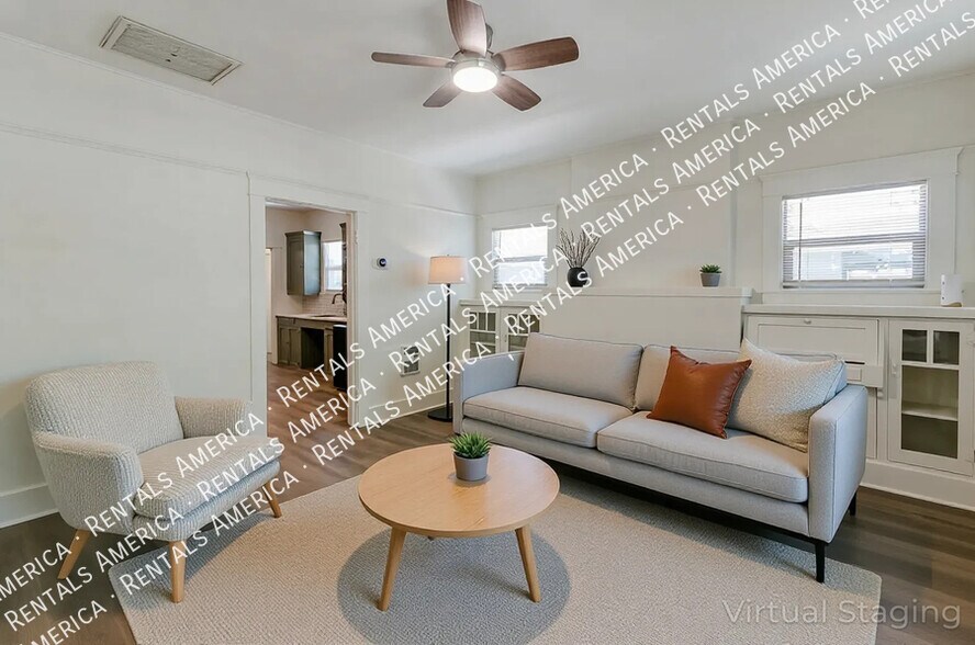 Building Photo - 826 E 6th St