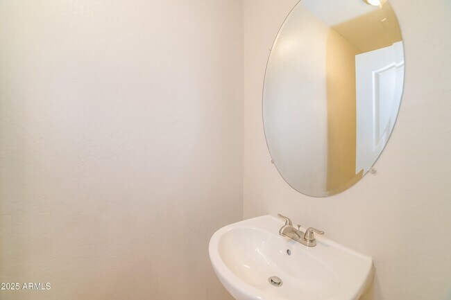 Building Photo - 126 N 86th Ln