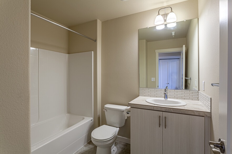 Building Photo - 16323 NW Chadwick Way