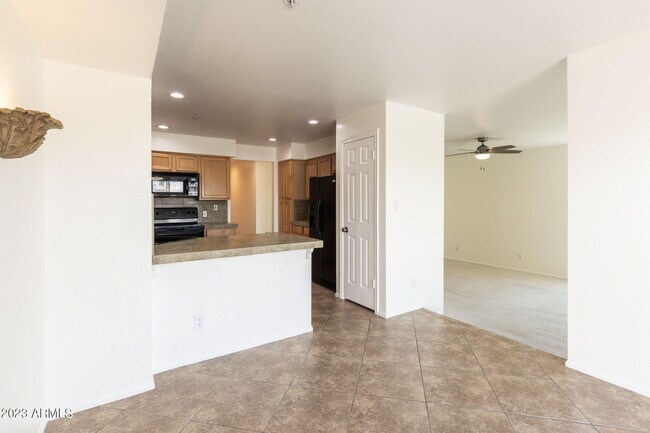 Building Photo - 10080 E Mountainview Lake Dr