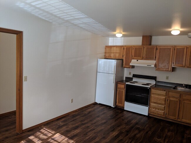 Building Photo - Spacious Studio with bonus storage