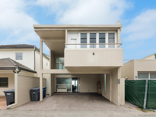 Building Photo - 2606 Ocean Front