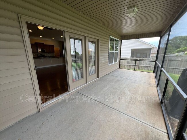Building Photo - 208 Evansdale Way