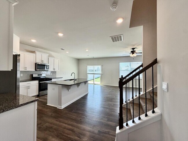 Building Photo - 517 Bonifay Dr