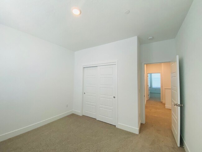 Building Photo - $2,295 + $100 Solar, Copper Ave. & Willow,...