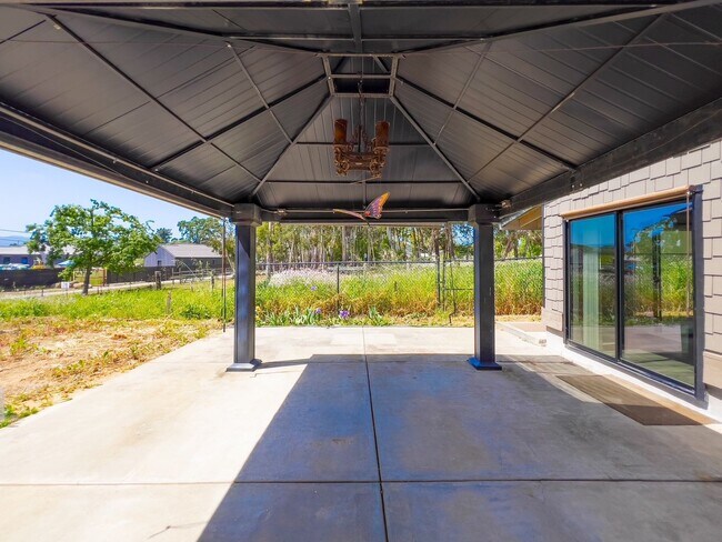 Building Photo - Charming Country Studio with Vineyard View...