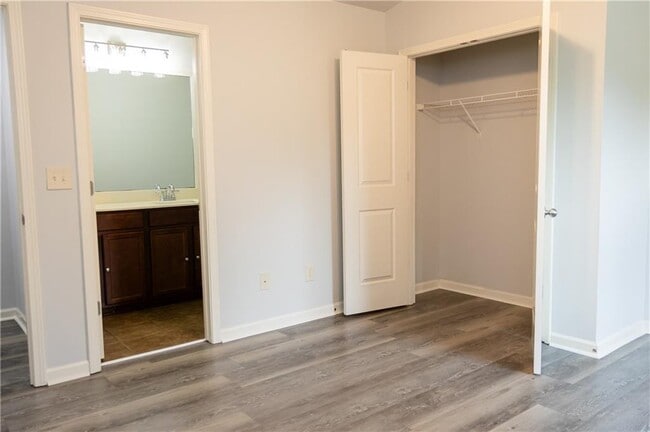 Building Photo - 4960 Ducote Trail