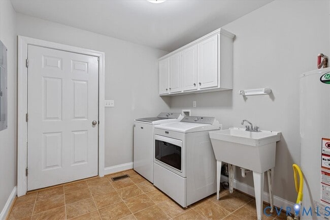 Building Photo - 400 Derbycreek Ln